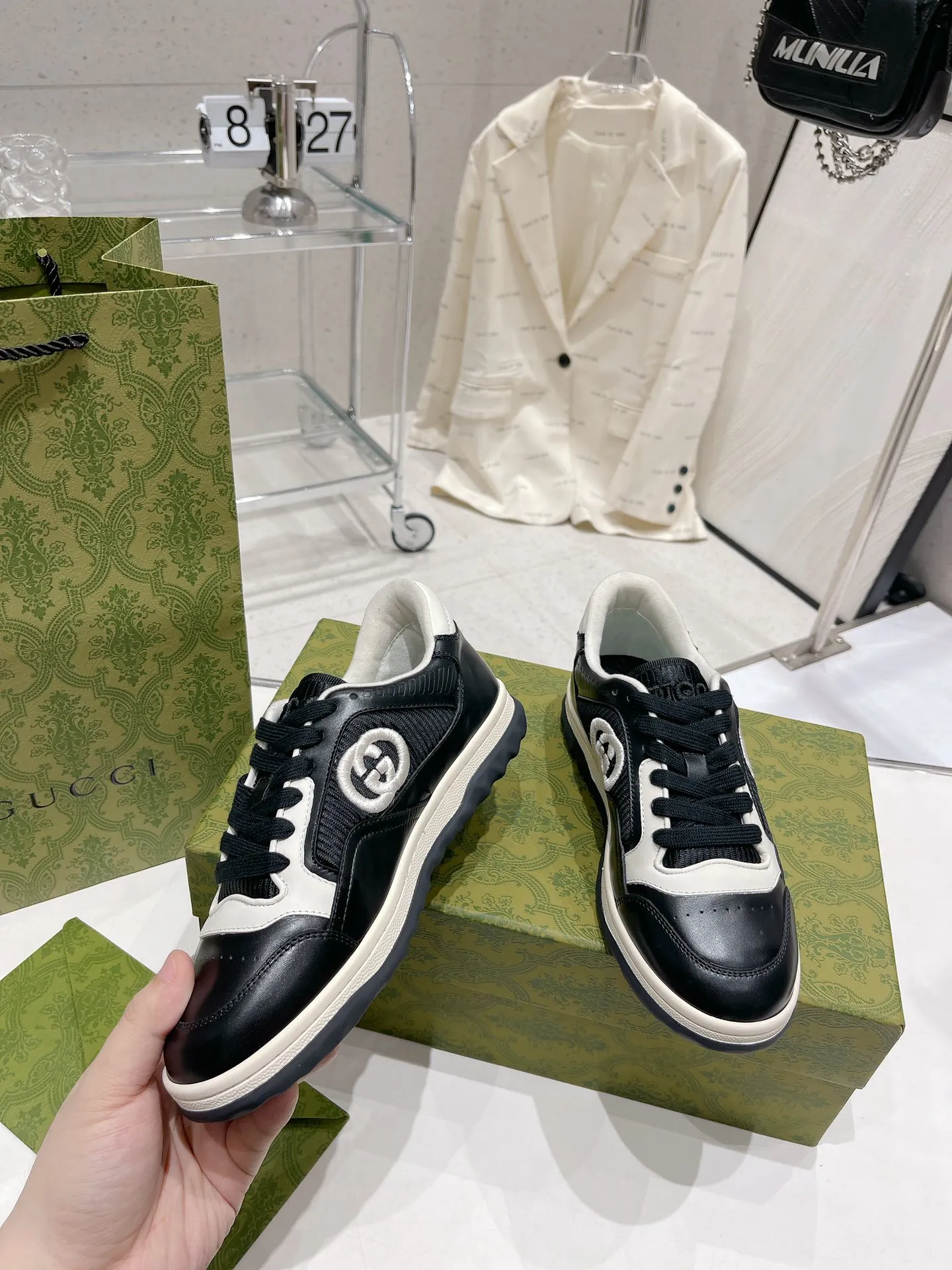 👟👟Ex-factory price 520👟👟 Gucci Gucci 2023 latest hot model MAC80 sneakers, couple style, casual, retro, old, dirty shoes, small dirty shoes, white shoes, original purchase, development, production, Gucci MAC80 new hot model series. The exquisite and compact interlocking double G logo romantically interprets the aesthetic concept of this series. Made of off-white leather, retro inspiration is cleverly integrated into the design of sports shoes, reinterpreting the brand logo. Fabric: Original custom imported first-layer cowhide. Lining: Original custom imported breathable mesh. Outsole: Original molded two-color TPU outsole. Sole thickness: 3CM. Size: Women's 35-40 / Men's 39-45.